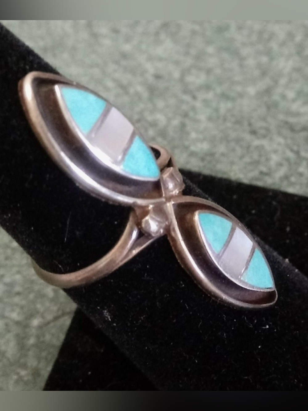 Vintage Native American Zuni Turquoise and Mother Of Pearl Ring